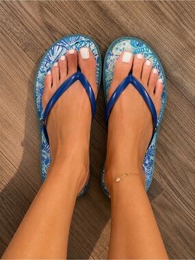 Lilly Pulitzer Blue Printed Flip Flop Sandals Size 7 Beach Pool Summer Shoes